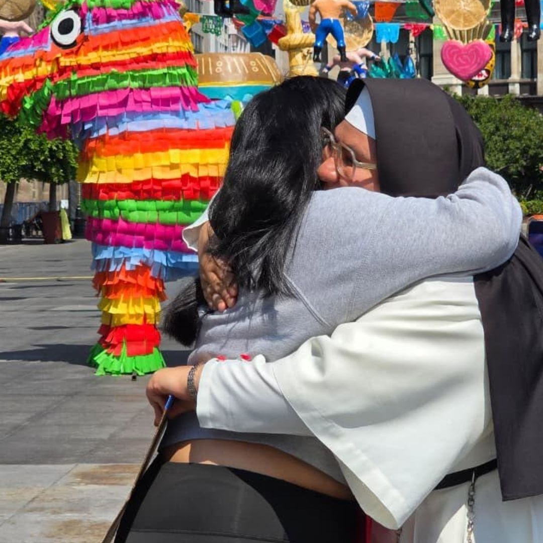 Las monjas acudieron al Fan Fest en el Zócalo de CDMX por el Mundial 2026